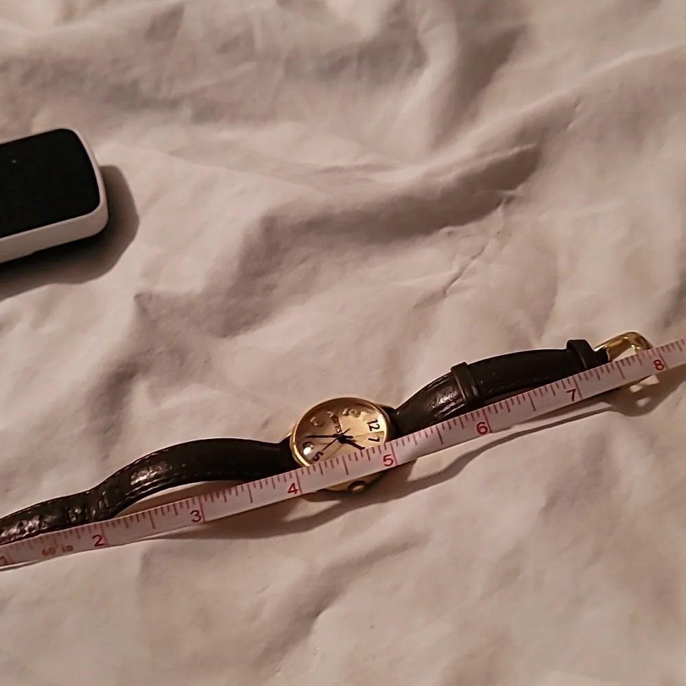 Vintage GUESS 1996 Bubble Glass‎ Goldtone Watch Half & Half Numbers Leather Band